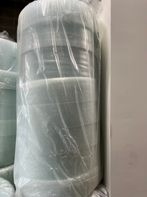 COHESIVE STICKY BUBBLE SIZE 3/16″ X 300′ SLIT 6″ PERF 12″