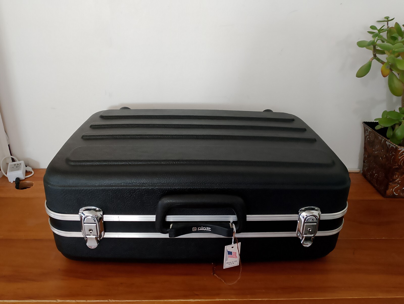 PLATT LUGGAGE – LIGHT-DUTY ABS CASE Interior Dimensions 18″ x 13″ x 5″