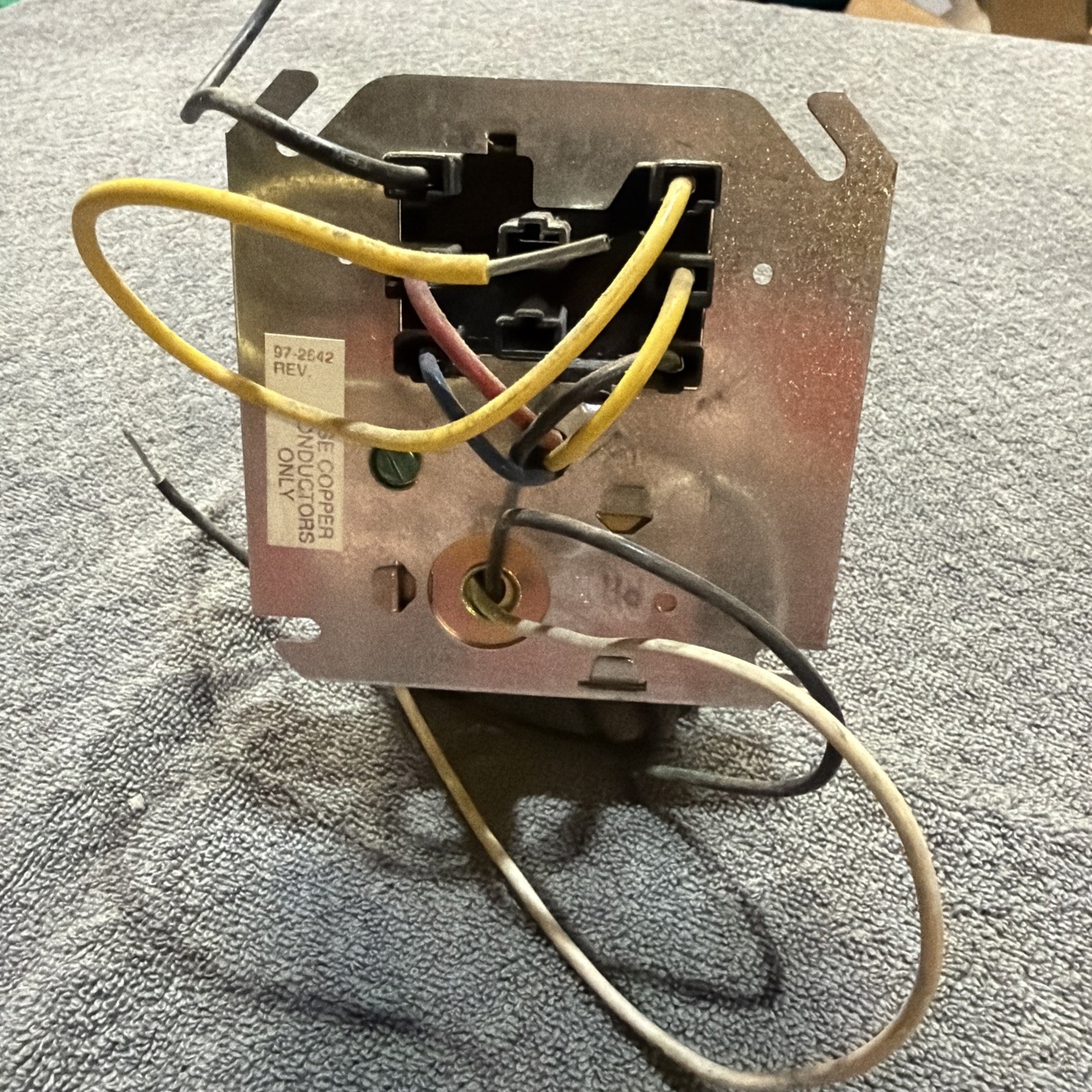 Honeywell R8285D5001 Boiler Control Center 120 Volts 1 Count