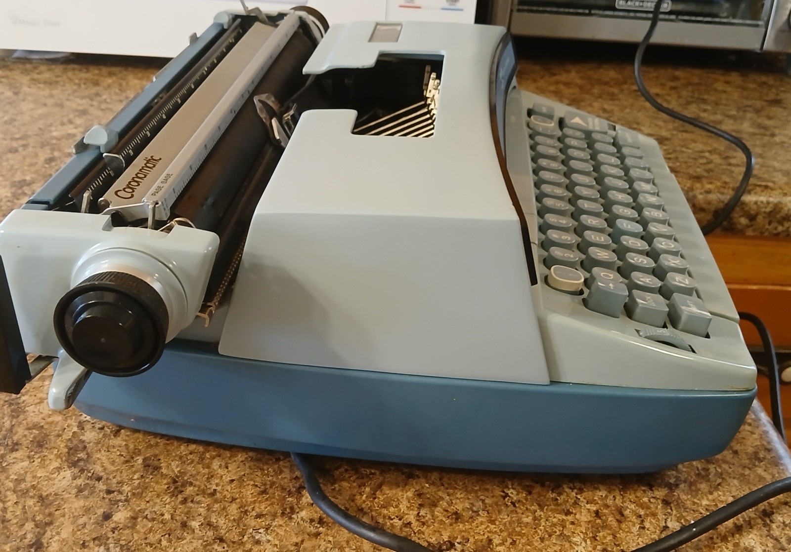 Smith Corona Super 12 Turquoise Blue W/Brown Case Tested with orig booklet