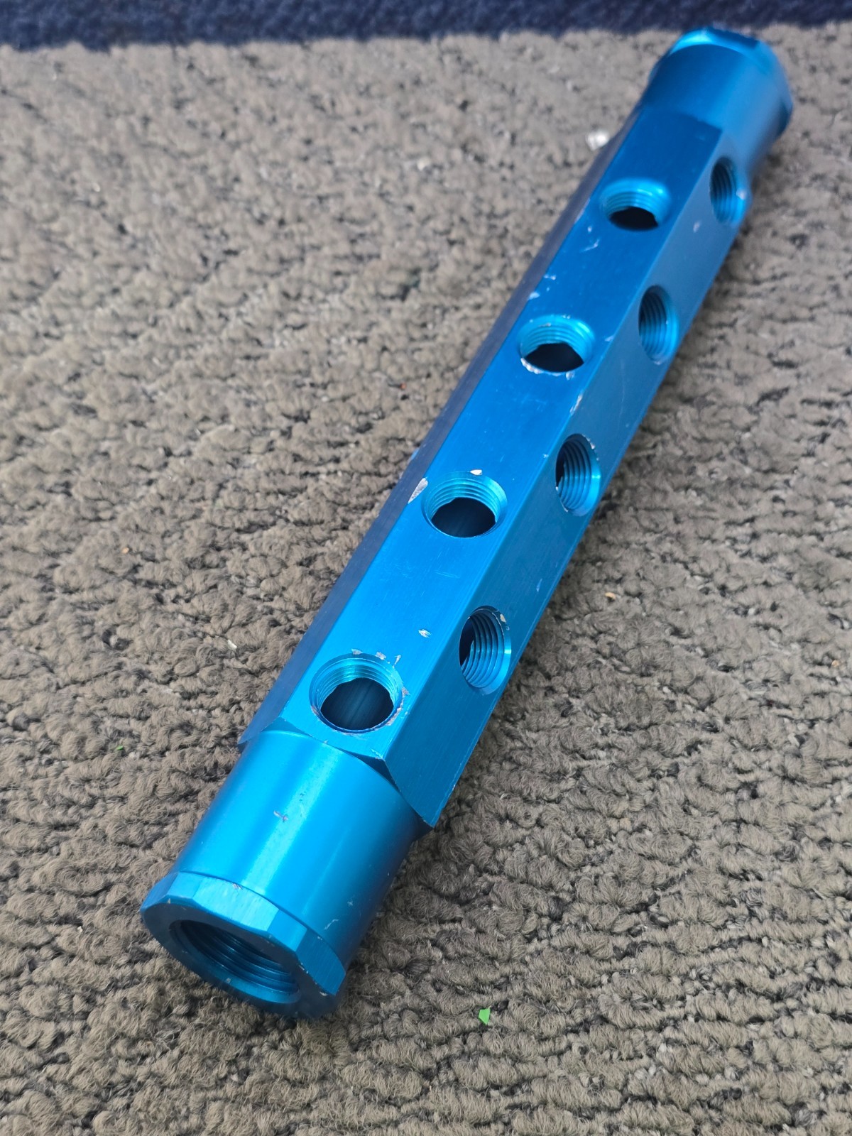 PPE AM0807375-60B: 800-362-0706 8 PORT MANIFOLD (4 x 4) ALUMINUM BLUE