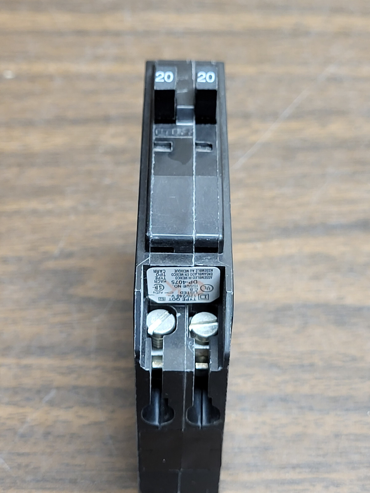 SQUARE D QO2020 BREAKER 20AMP TANDEM 120/240VOLT PLUG IN NO HOOK NEW