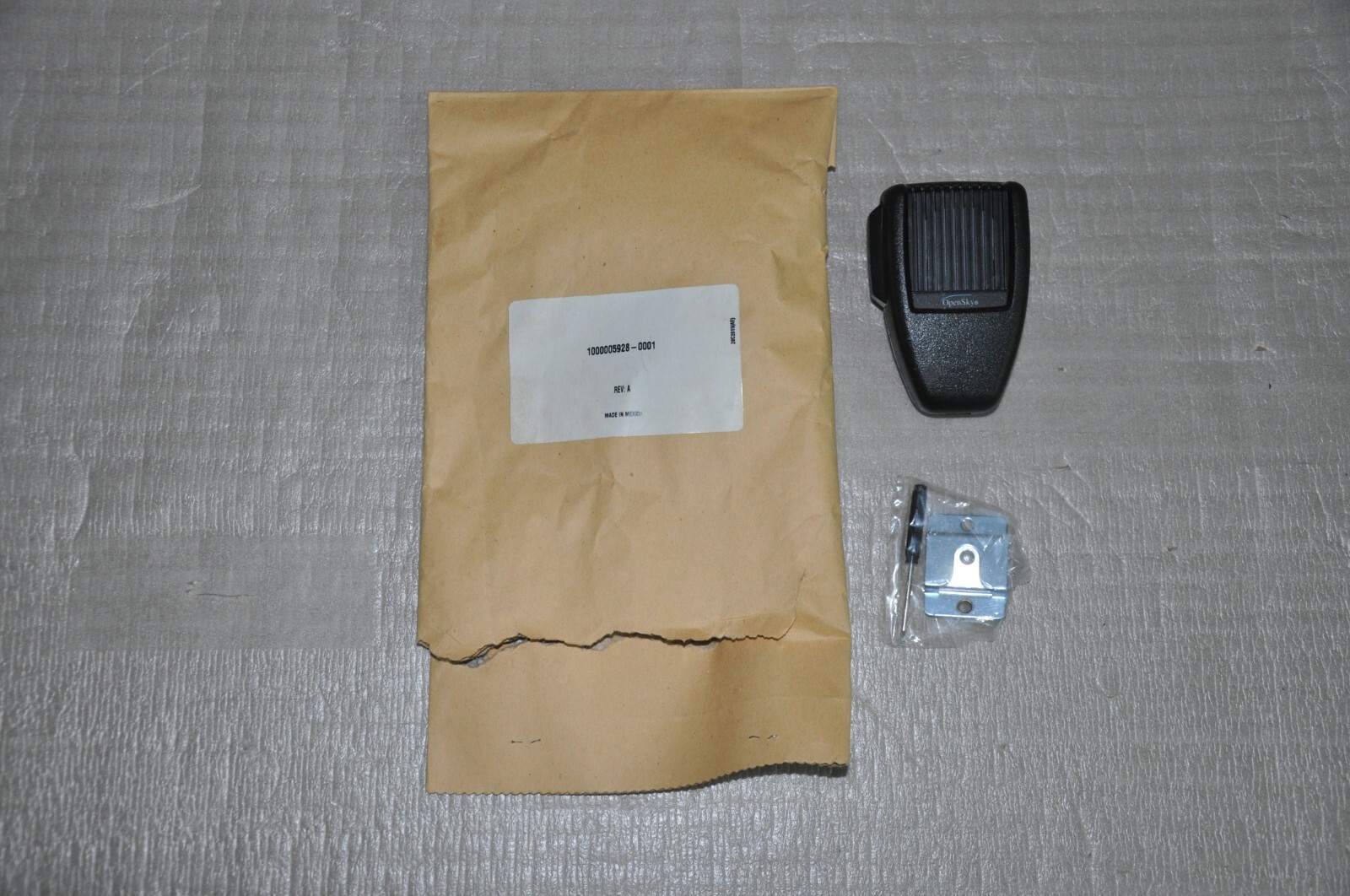 Open Sky M/A Com MACOM Two Way Radio Hand Microphone 1000005928-0001 *NEW** X70