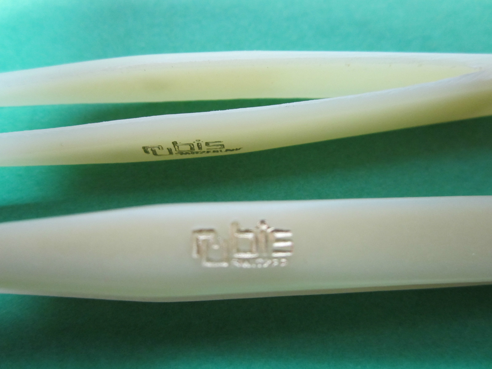 LOT 2 EA SWISS PLASTIC TWEEZER RUBIS SWITZERLAND CHEMICAL RESISTANCE BIN#A4-02