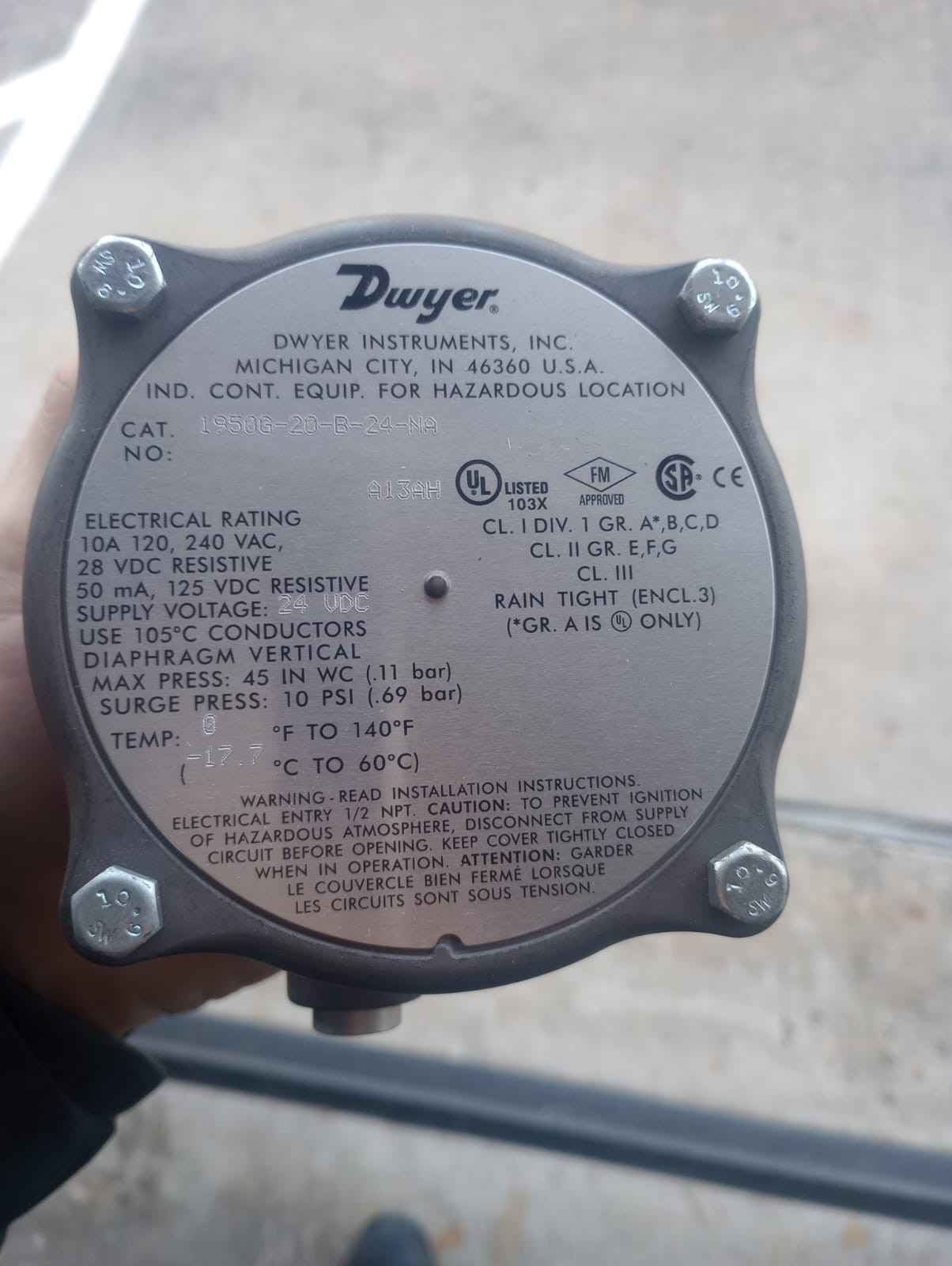 Dwyer 1950G -20-B-24-NA Explosion-Proof Switch – Gray