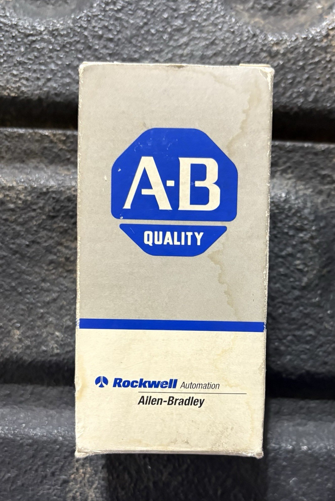 ALLEN BRADLEY 800H-HR2 SELECTOR SWITCH 2-POSITION MAIN. BLACK SERIES F