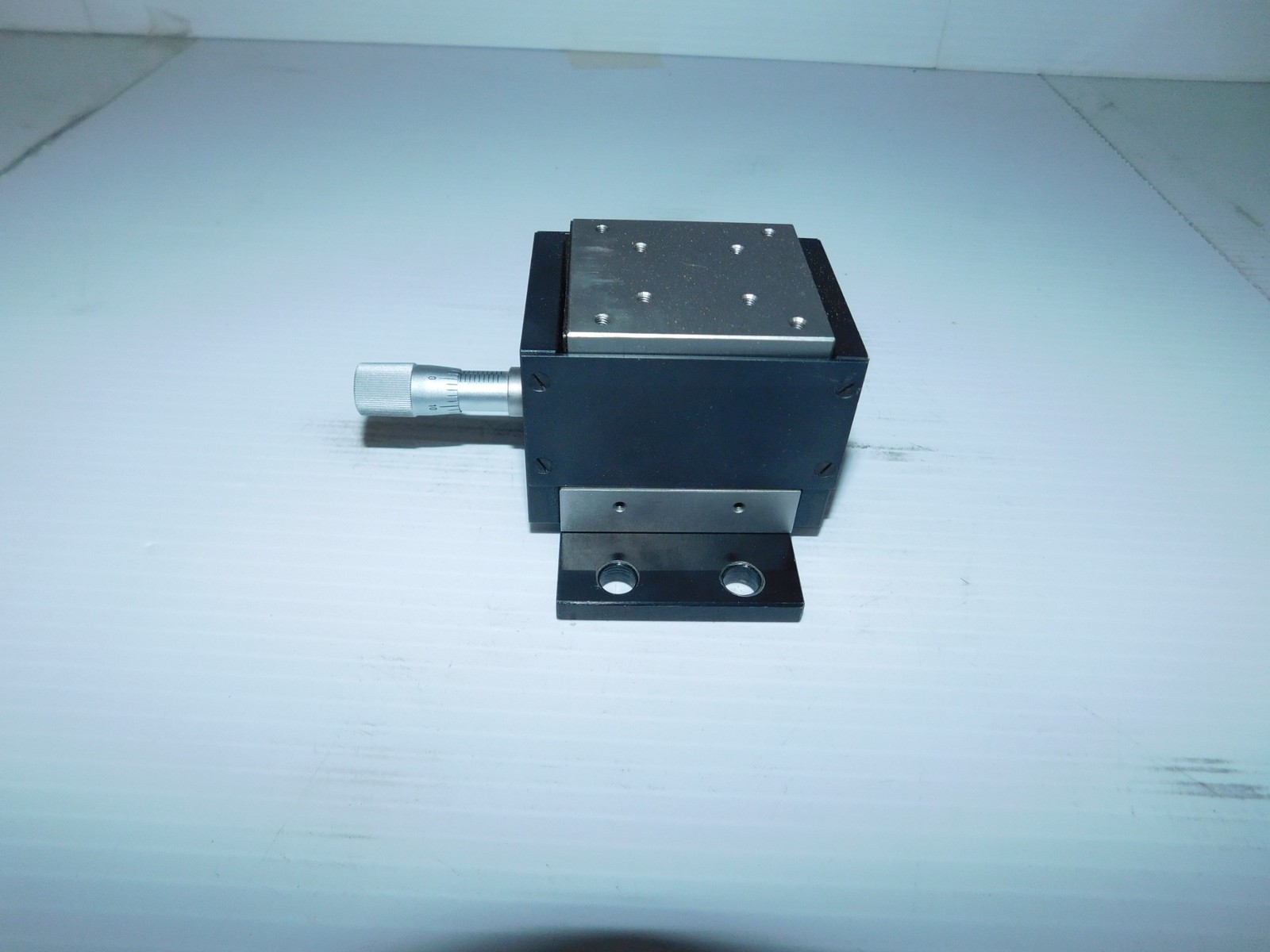 *JM* NEWPORT (?) VERTICAL LINEAR STAGE TOOL (MCE177)
