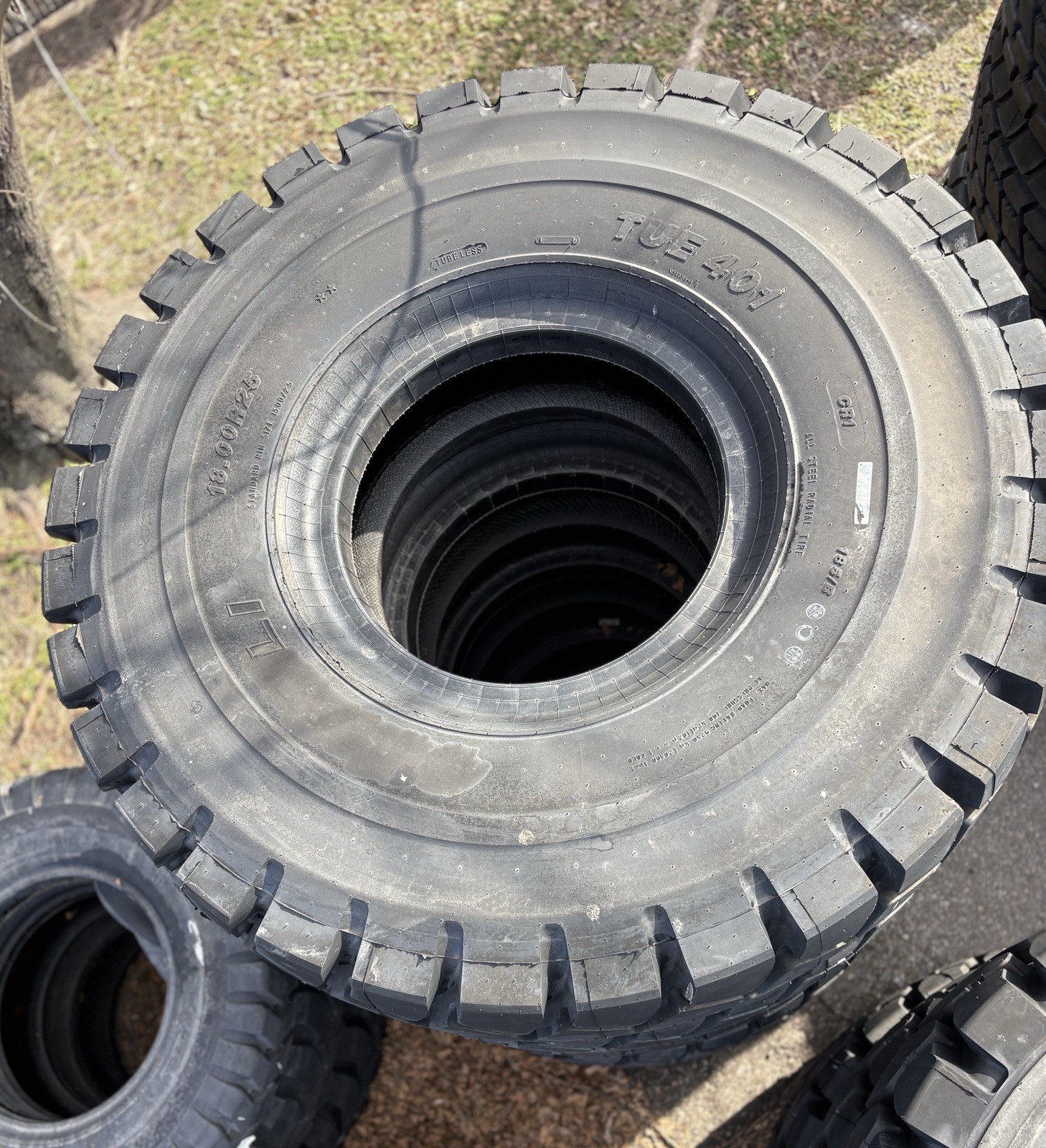 18.00R25 Westlake TUE401 ** – Blem OTR Tire