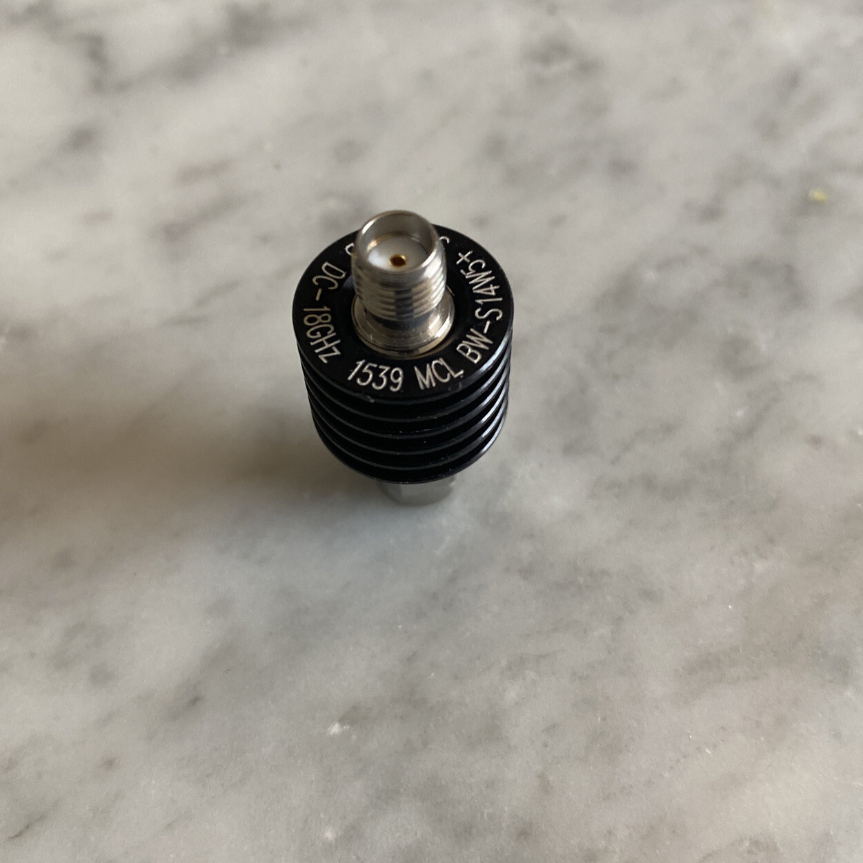 Mini-Circuits 14 dB, 50 Ohm, 5 Watt, Fixed Attenuator – DC – 18 GHz.- SMA Conn