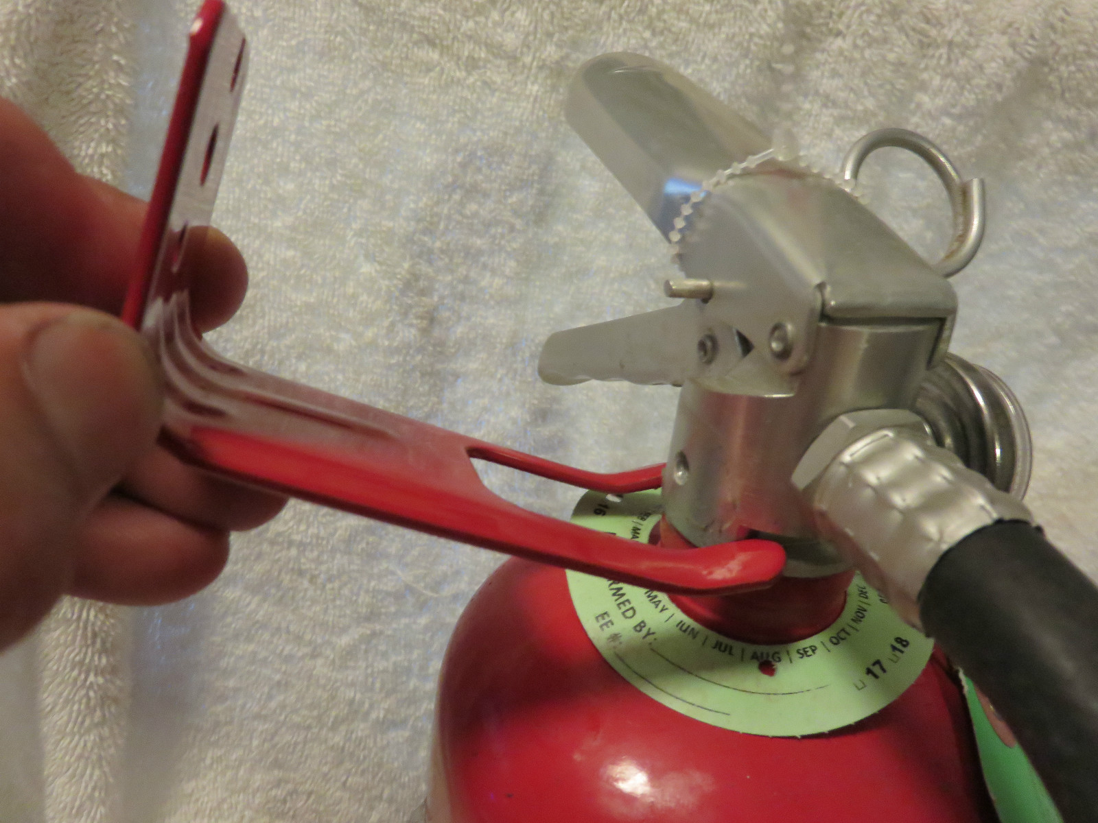 🔥🧯👉 6-FORK STYLE WALL MOUNT 5 & 10 lb. SIZE FIRE EXTINGUISHER BRACKET’s