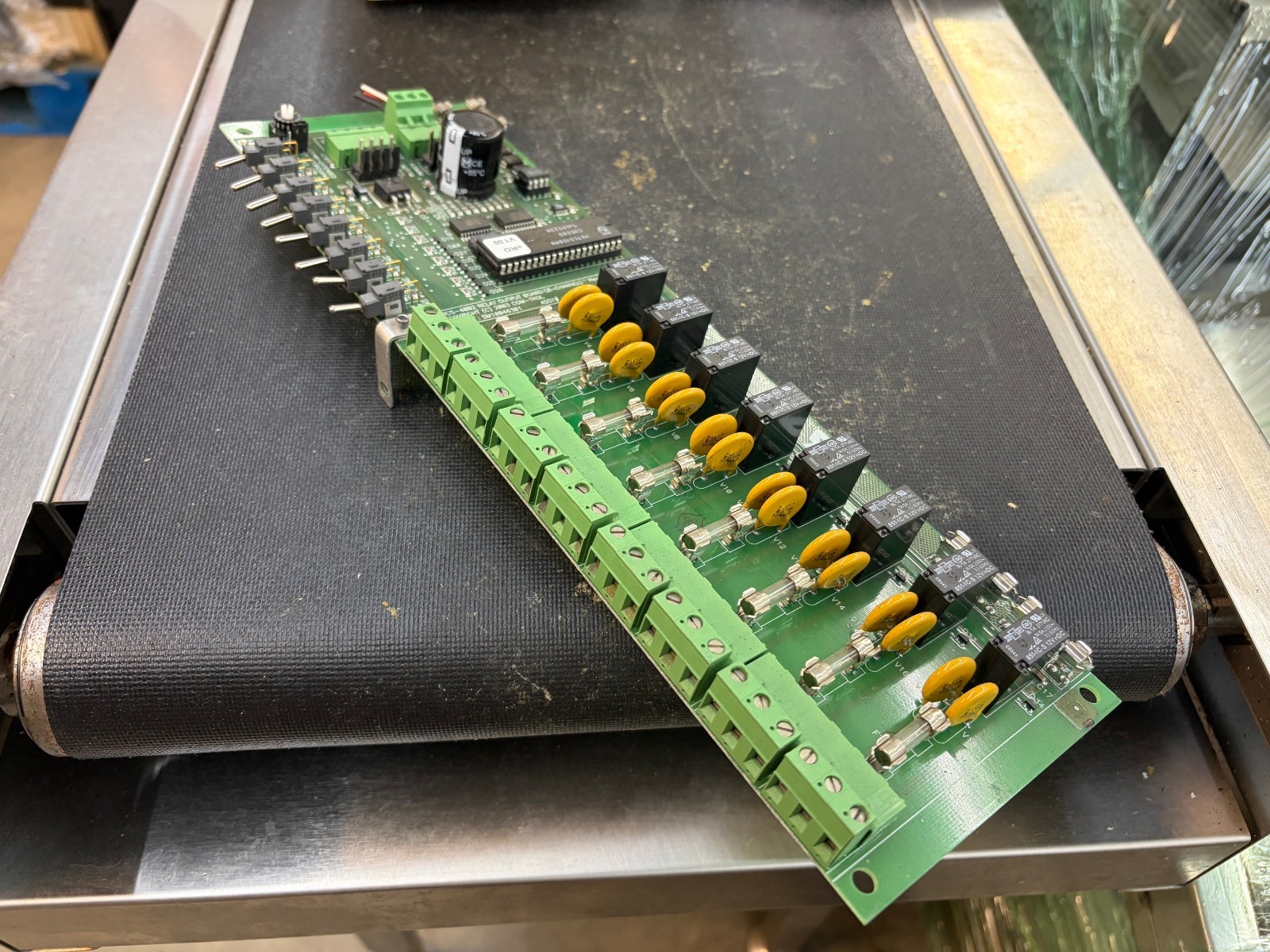 RGR Com-Trol 40AB503G01 MCS 4000 Relay Output Card Circuit Board 8 Channel