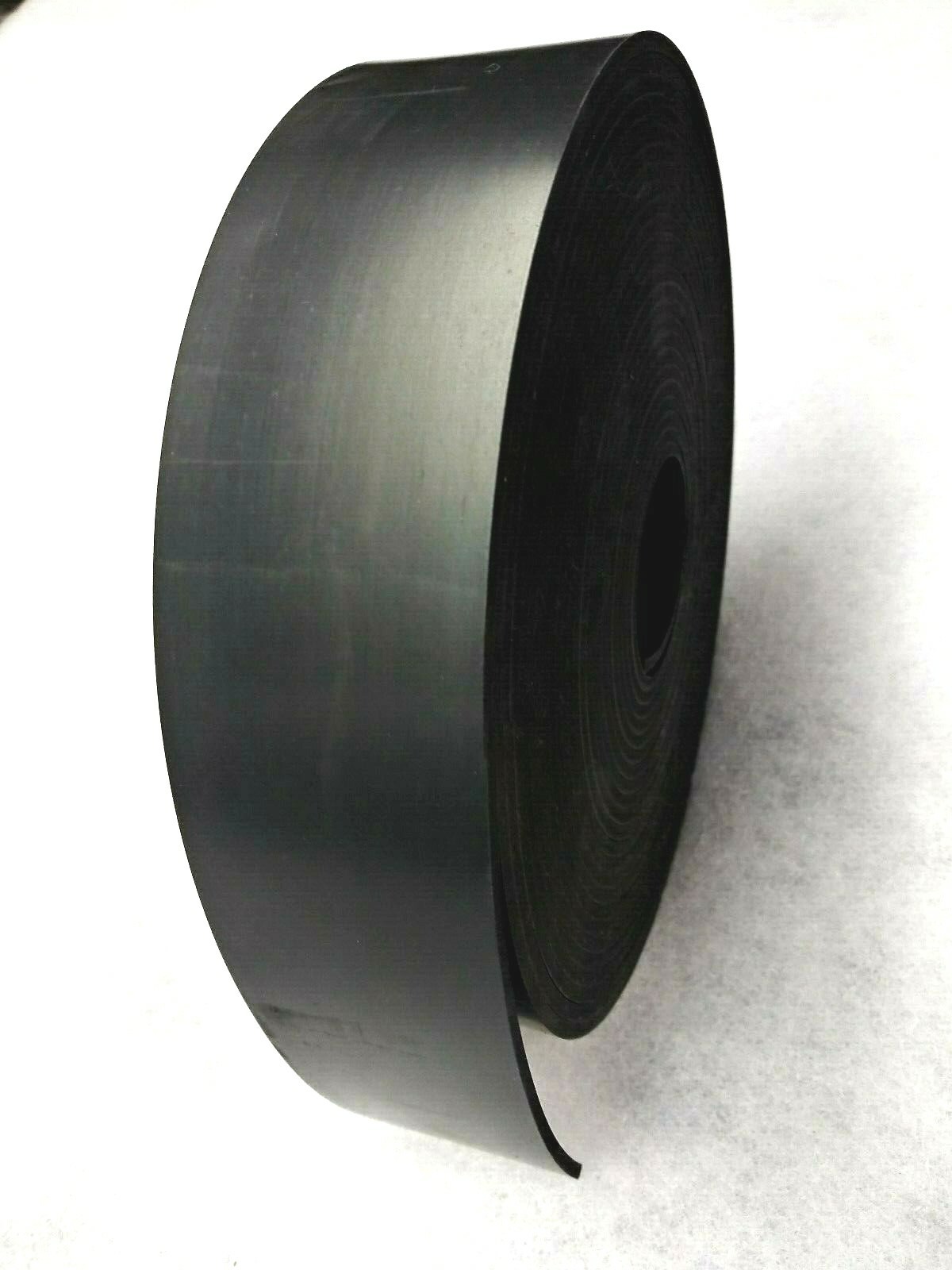 Neoprene Sheet Rubber Solid Strip 1/8″ Thick x 2-1/2″ W x 5-Foot L 60 Duro Std