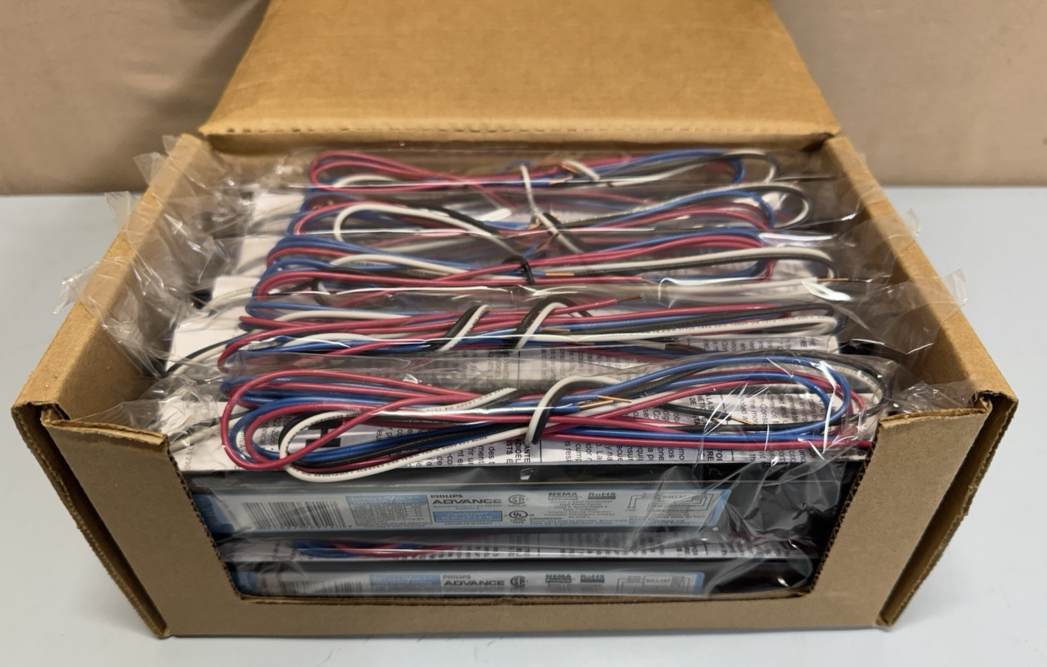 Lot of 10 – Philips Advance ICN2P32N Electronic Ballast 120-277V T8 2 Lamp NEW