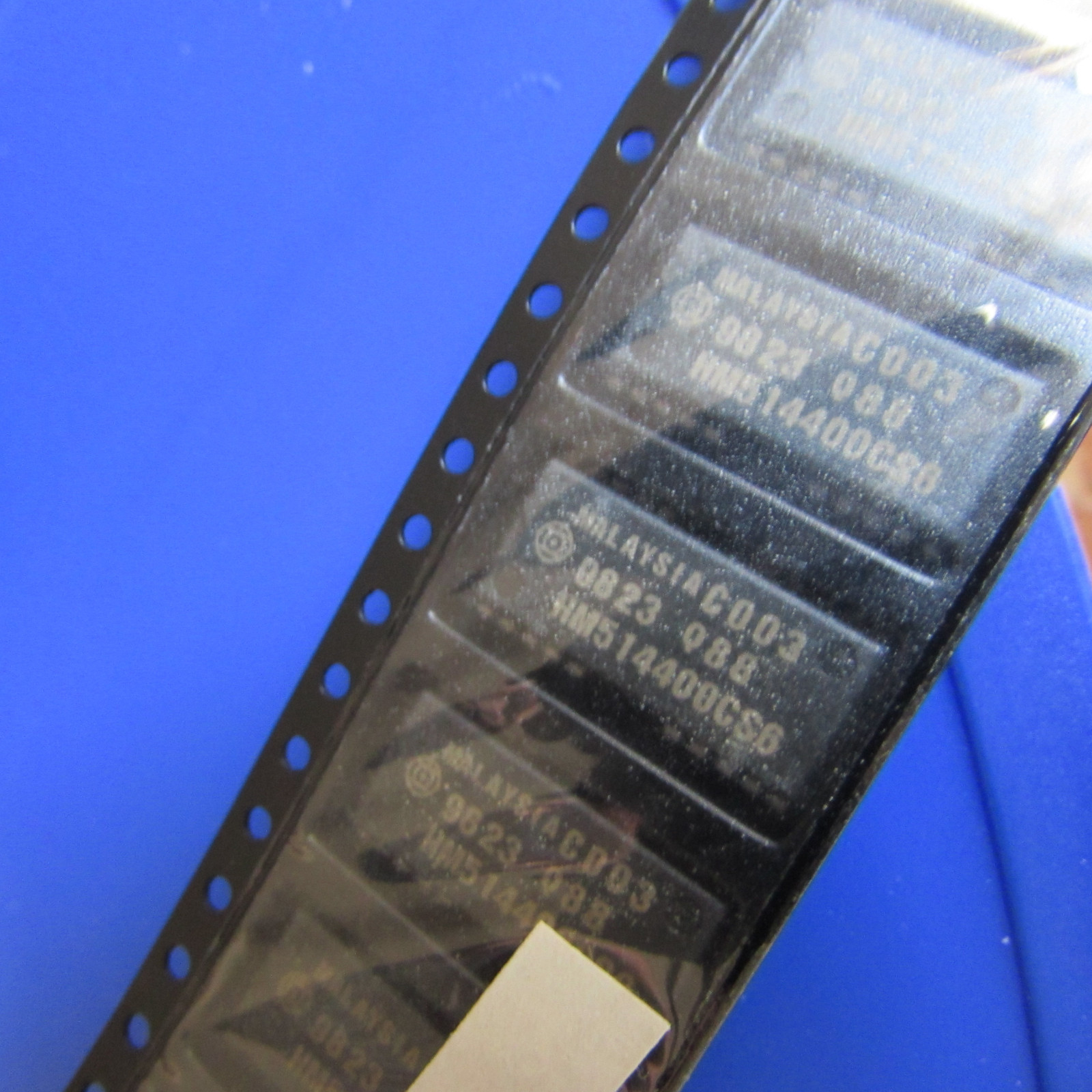 HM514400CS6 Hitachi DRAM 1,048,576 Word x 4-bit, 20pin SOJ, Dynamic RAM 4 Pieces