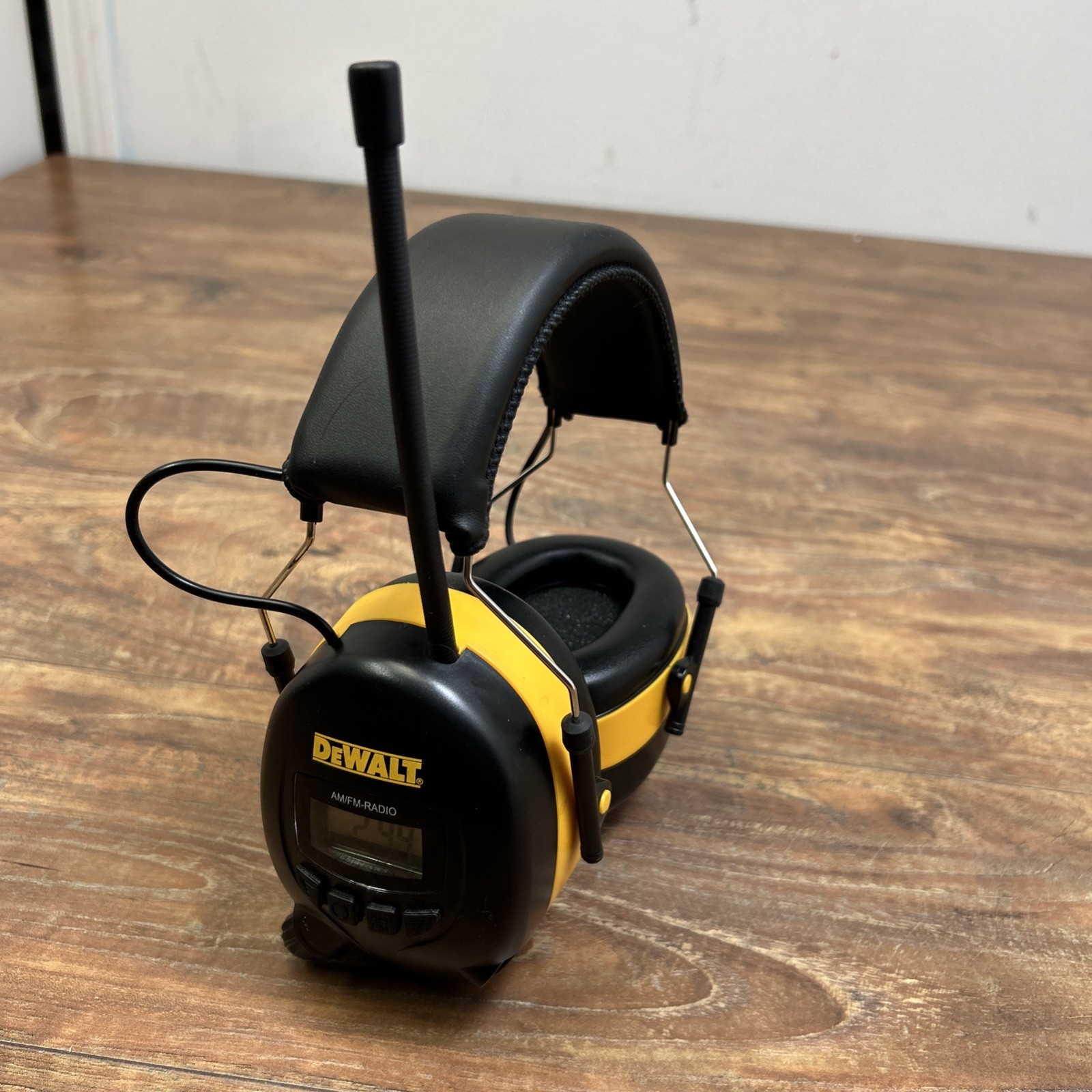 DeWalt DPG15 AM/FM Radio Digital Tune Aux Connection Ear Muffs Headset Headphone