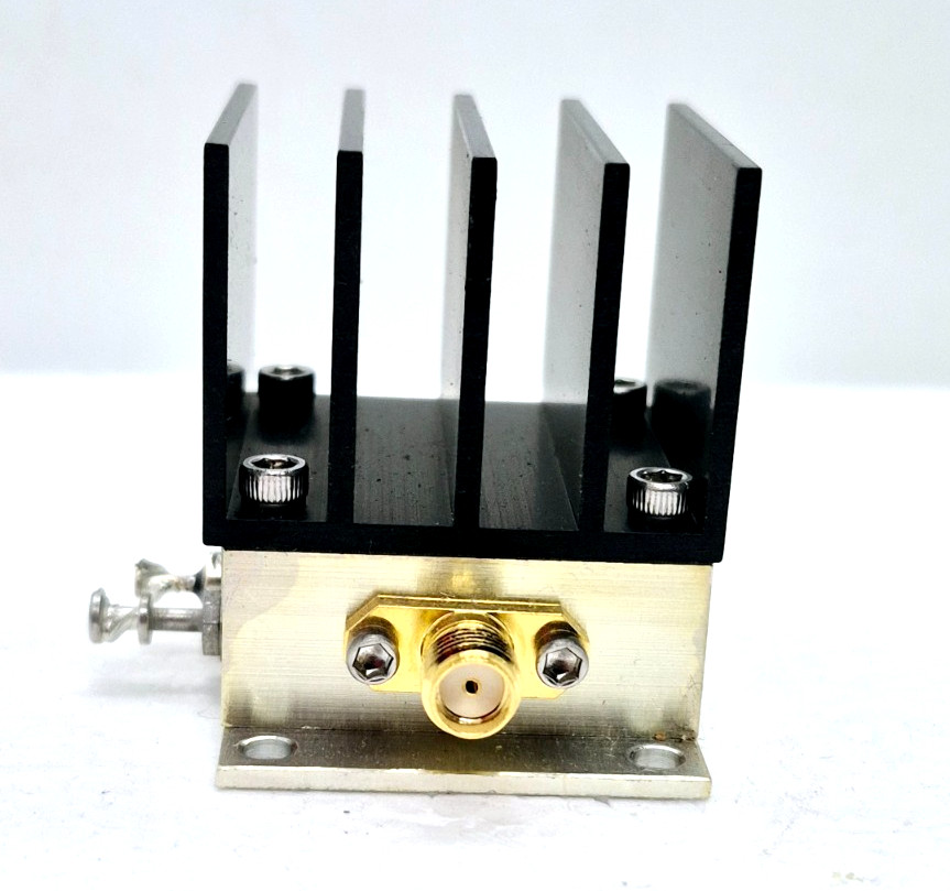 HD Communications Corp. HD24031 SMA RF Amplifier 100-5000 Mhz 30Db Gain