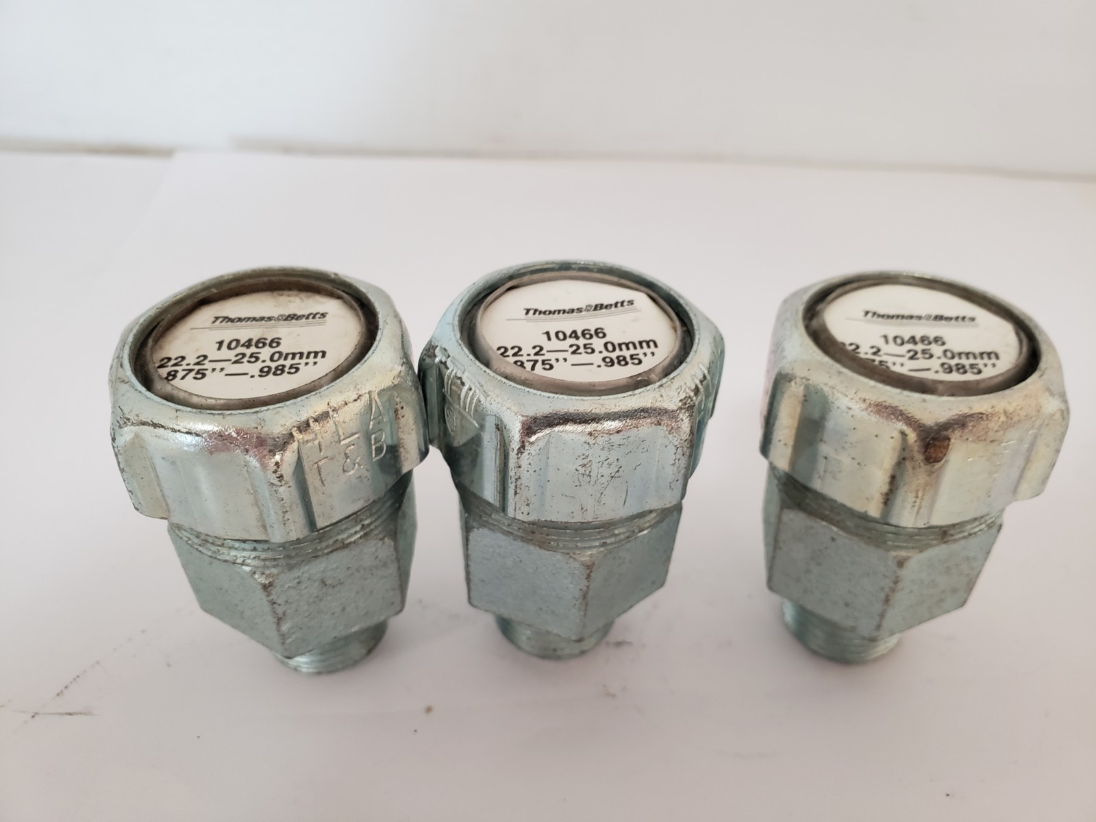 THOMAS & BETTS 10466 WATERTIGHT FITTING, .875″-.985″, 22.2-25.0mm (LOT OF 3) NNB