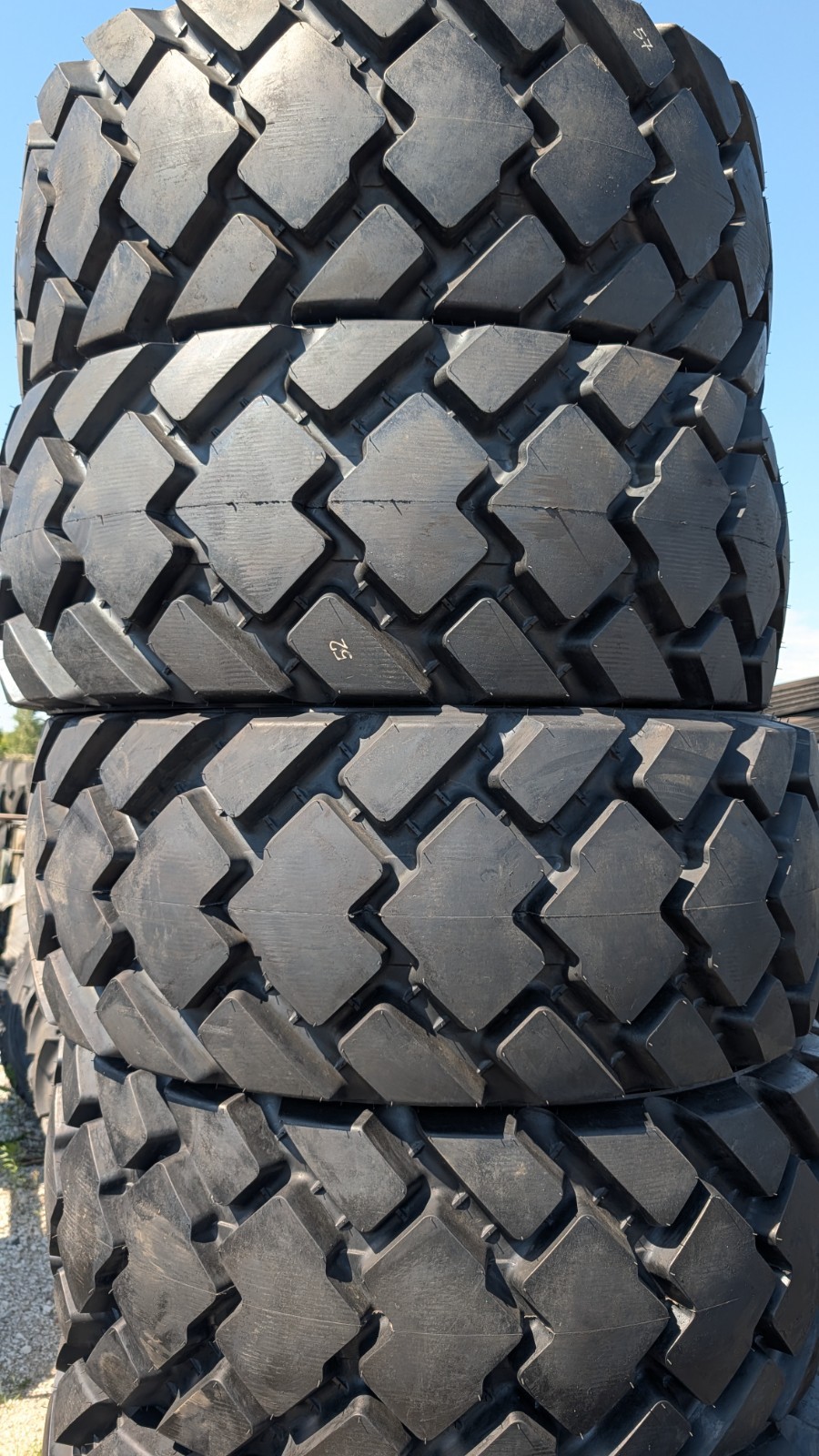 *SET of 2* 19.5L-24 L5 16ply Tires – Thunder Braza brand