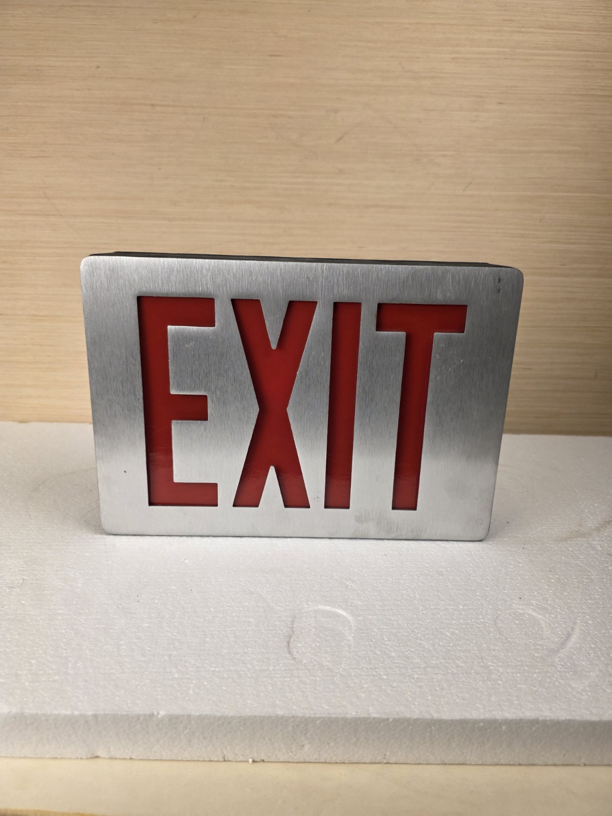 Emegi-lite. Preceptor Die Cast Aluminum Wall Mounted Exit Sign 12wwfp1rw