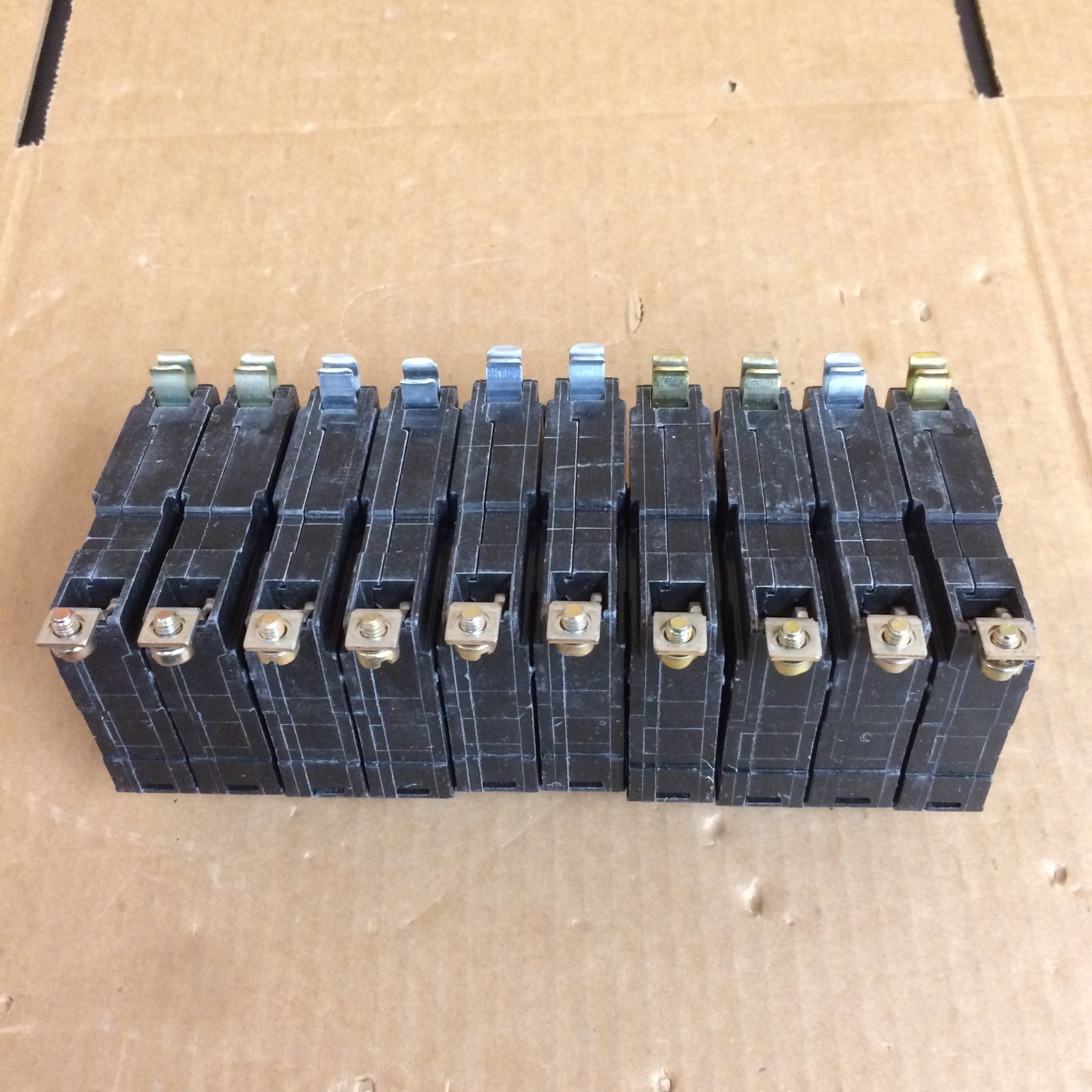 NEW TAKEOUT Lot of 10 NOS Square D QOB120 Circuit Breaker 1P 20A 120/240V 10kA
