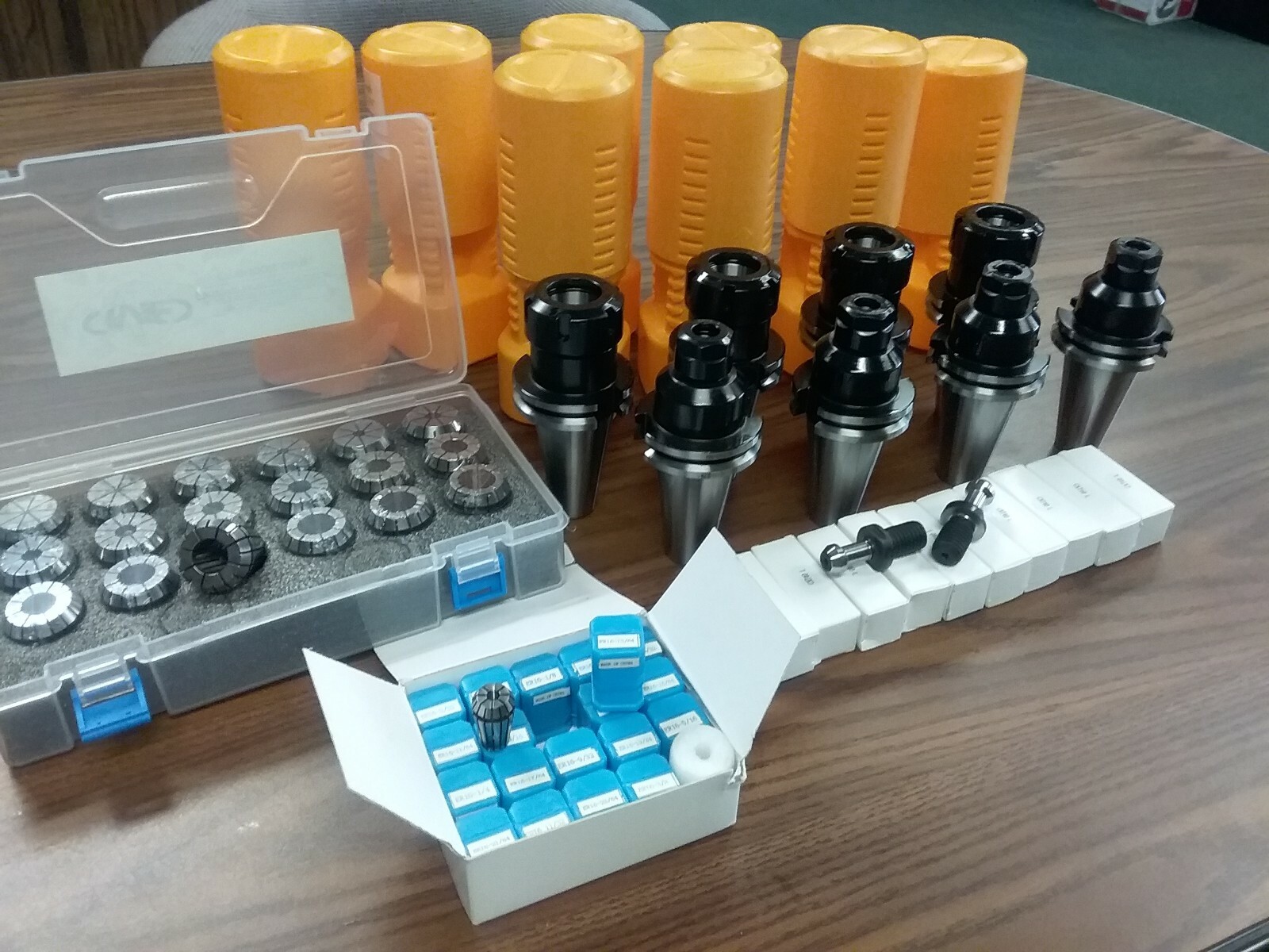 CAT40-ER32, ER16 4 Collet chucks each, 18 ER32-19 ER16 Collets, 10 Pull studs