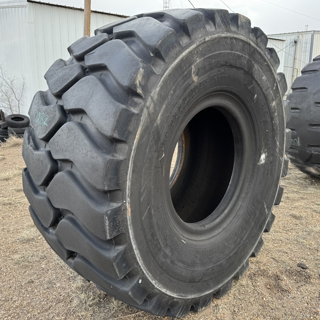 35/65R33 Bridgestone OTR Tire E-4 L-4 VSNTZ 2-Star Used 56/32 Clean 35/65 Radial