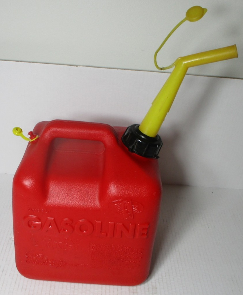 PRE BAN CHILTON 2 GALLON 12 oz VENTED GAS CAN FUEL JUG 2 GAL GASOLENE