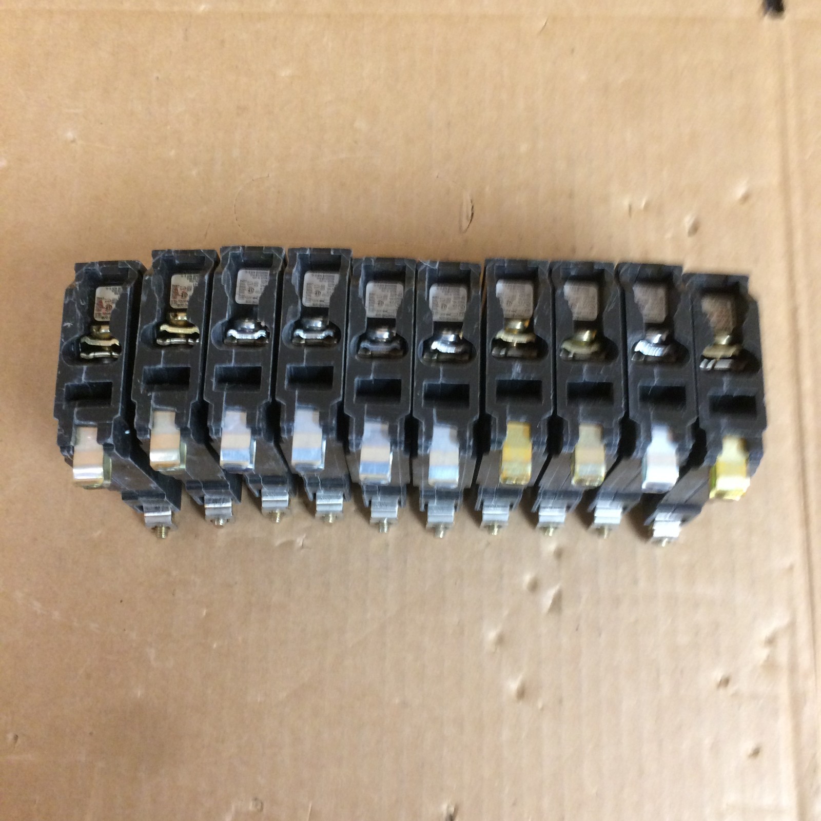 NEW TAKEOUT Lot of 10 NOS Square D QOB120 Circuit Breaker 1P 20A 120/240V 10kA