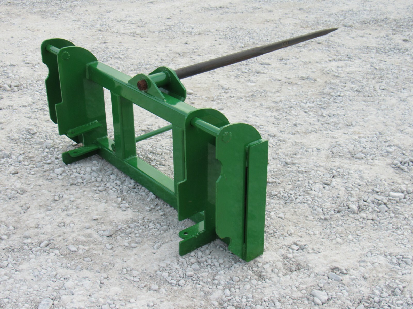 John Deere 600 700 Series Loader Low Back Hay Spear Attachment, 48″ Spike