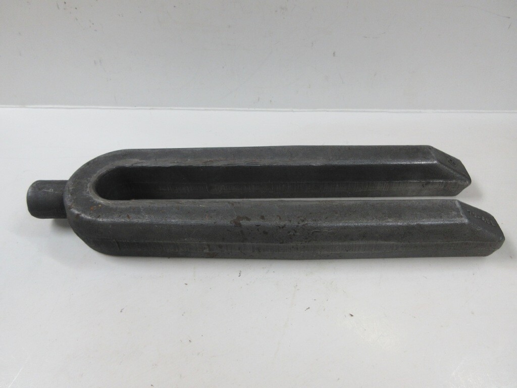 U-SHAPED STRAP CLAMP, #79-469, 2-3/4″ x 1-1/4″, OAL 11″, 1-1/4″ SLOT WIDTH,