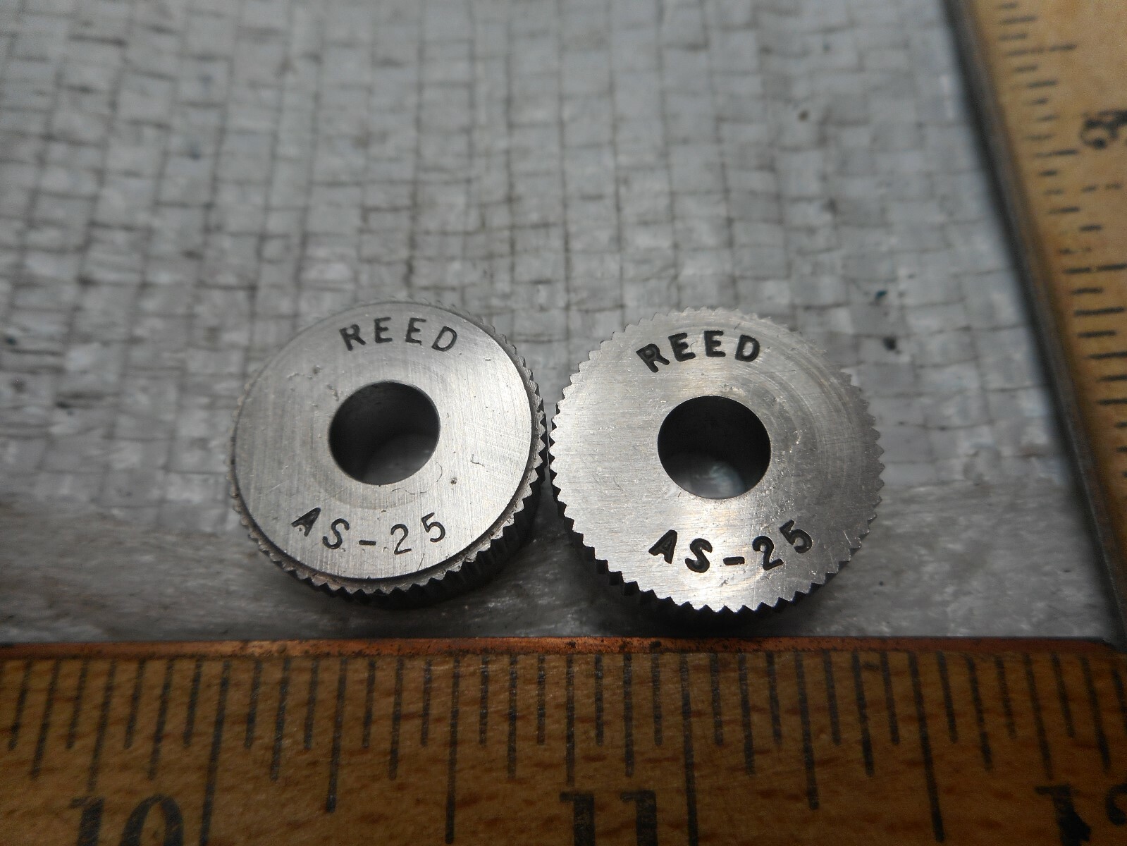REED KNURL WHEEL ROLLER AS-25 SET OF 2, USED IN EXCELLENT COND