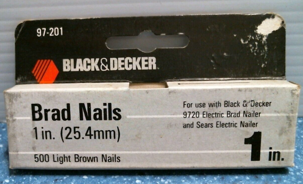 Black & Decker 1″ Brad Nails, 500 Light Brown Nails (97-201) FS
