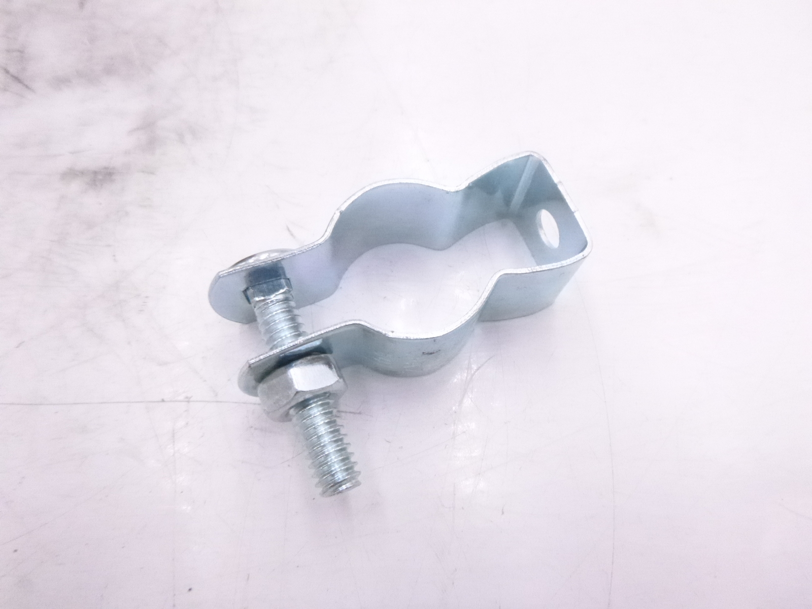 Box of 100 Topaz 601 Conduit Hangers 1/2″ with Bolt & Nut