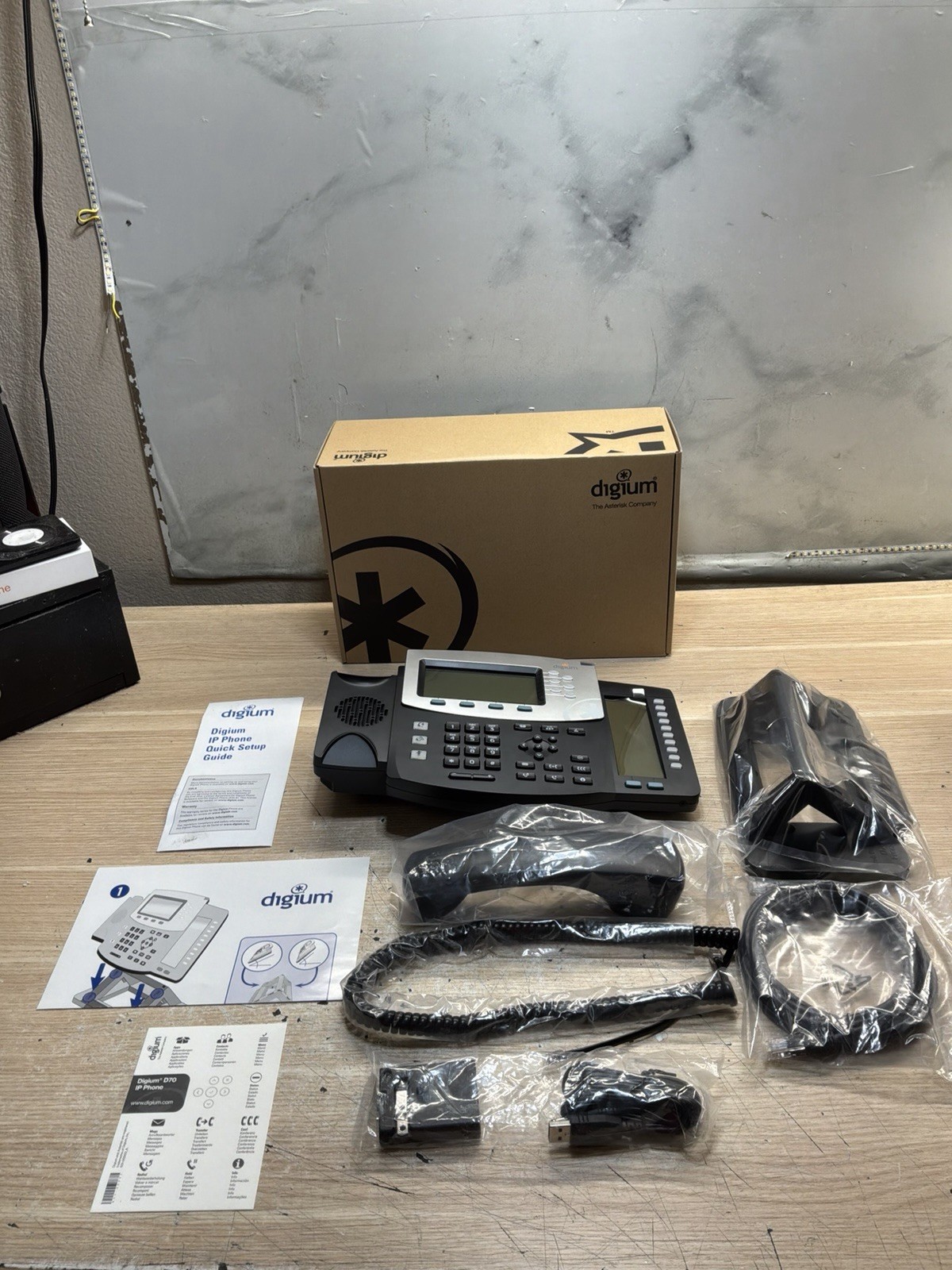 NEW Digium D70 VoIP IP Phone 1TELD071LF/ COMPLETE/ JUA3755