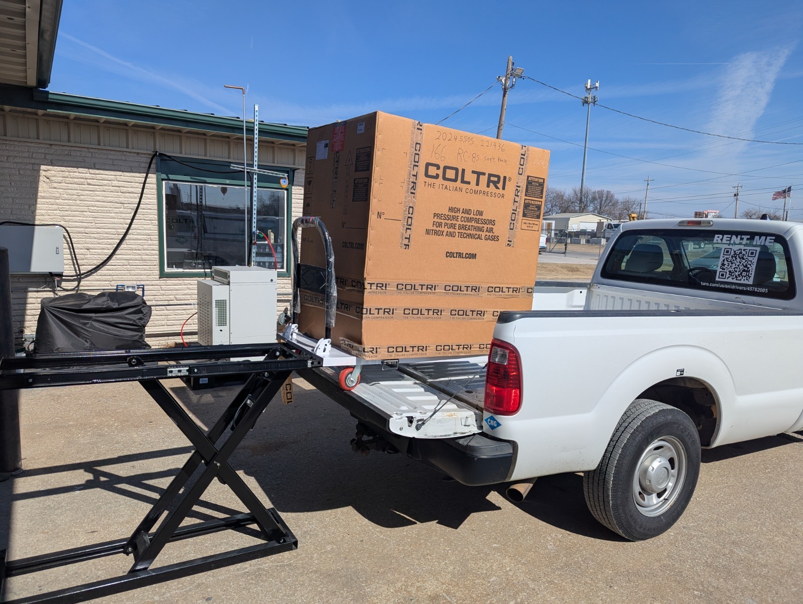 HYDRAULIC TRAVELING SCISSOR LIFT – Better than a lift gate.