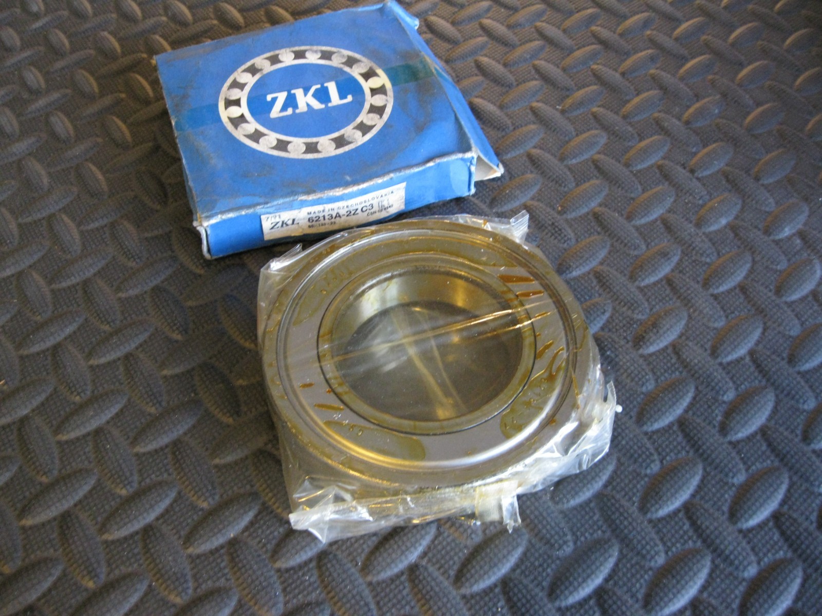 ZVL 6213A-2Z Bearing made in Slovakia